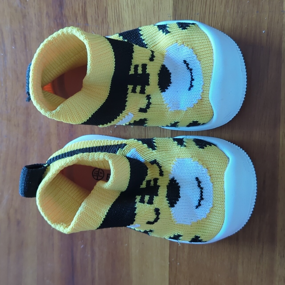 Sock shoes